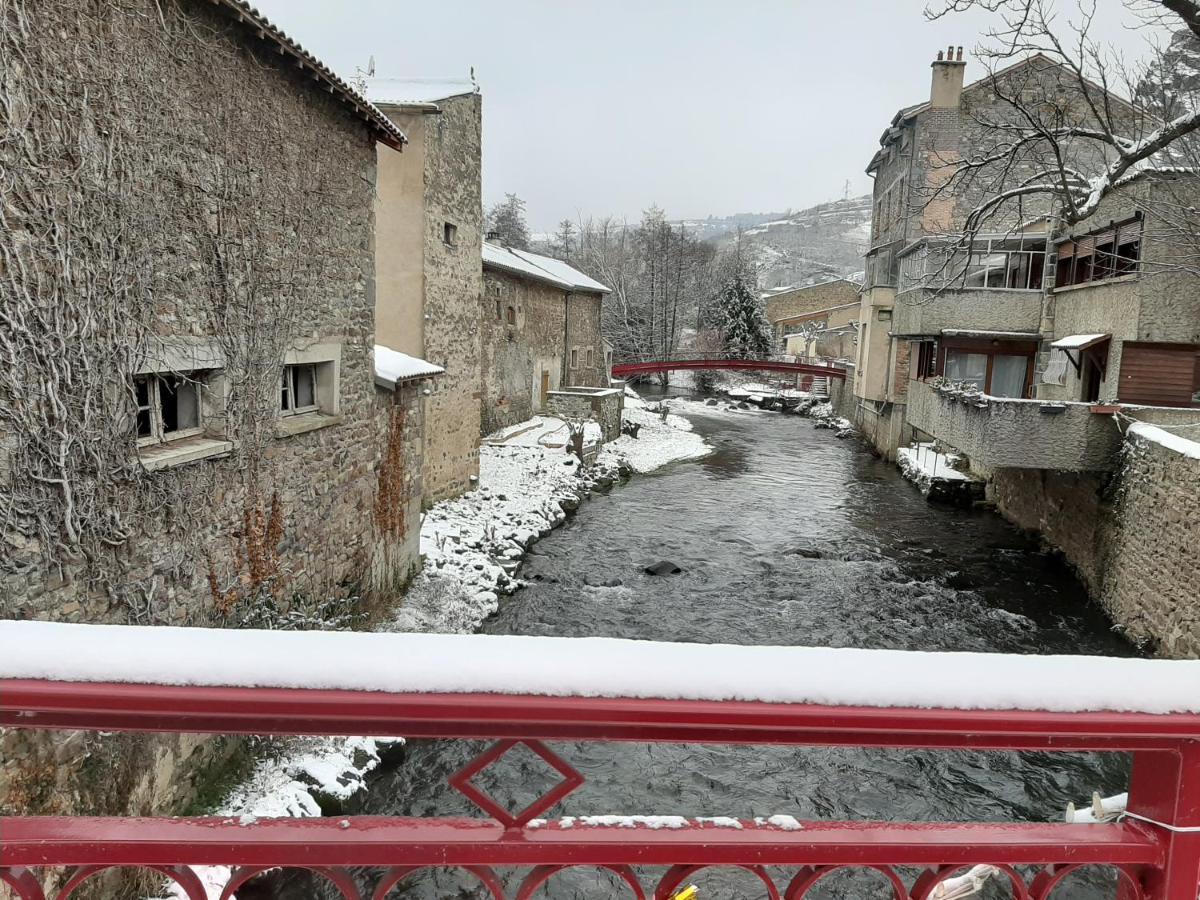 La Maison De Mika Hébergement de vacances Saint-Floret